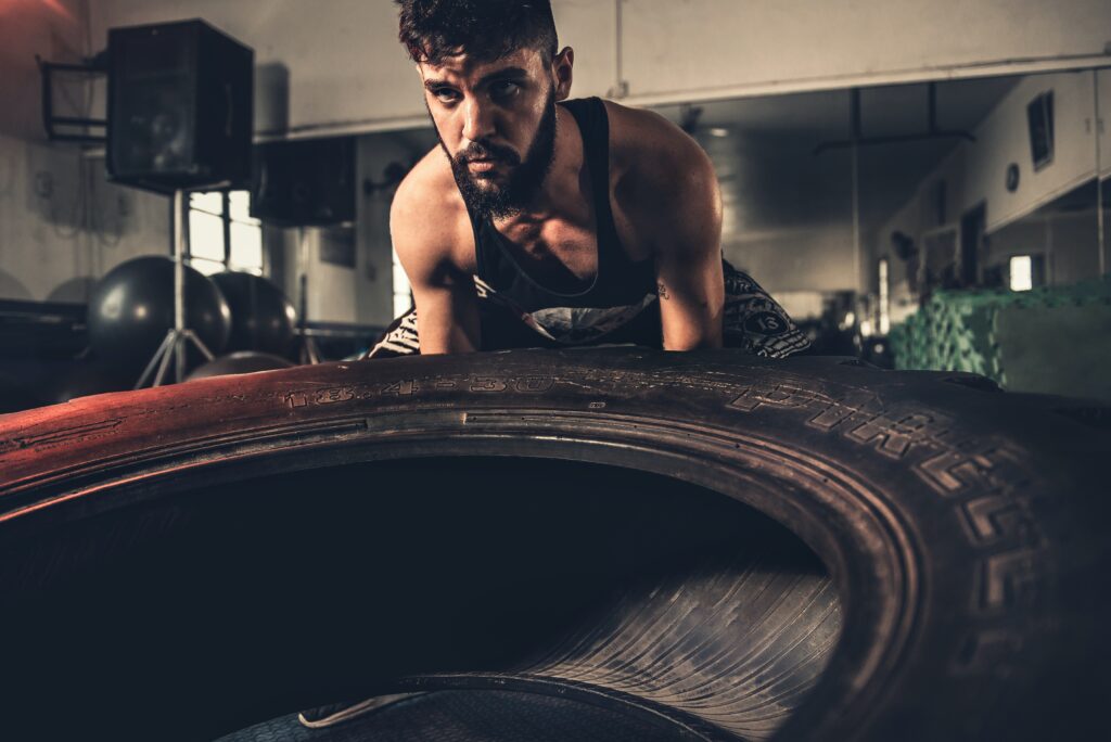 Crossfit é indicado para pessoas que praticam corrida. Imagem: Pexels