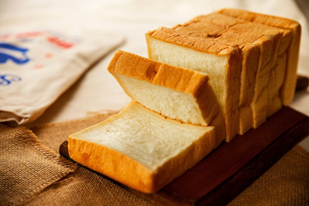 Pão é um alimento rico em carboidratos e, portanto, deve ser consumido com moderação na alimentação. Fonte: Unsplash.