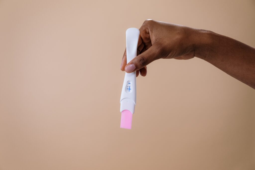 O teste de gravidez de farmácia mede a concentração do seu hCG. Fonte: Pexels