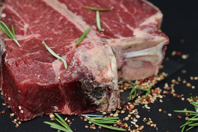 Carne vermelha é uma importante fonte de proteína. Fonte: Pixabay