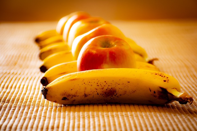 Essa receita de dieta detox combina maçã e banana! Fonte: Pixabay