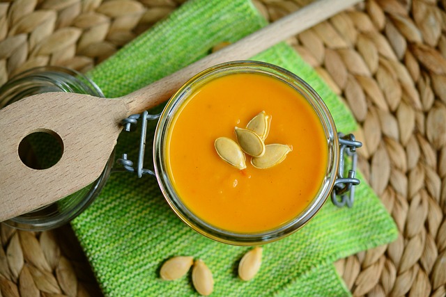 A sopa de abóbora fica super cremosa e nutritiva! Fonte: Pixabay