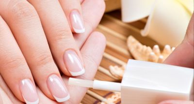 20 ideias incríveis de unhas francesinhas coloridas