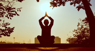 Saber como meditar corretamente te aproxima do autoconhecimento. Imagem: Pexels